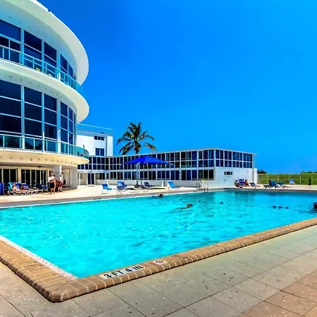 Castle 1733 Ocean View Studio With Direct Beach Access, Pool, Tennis & Free Parking
